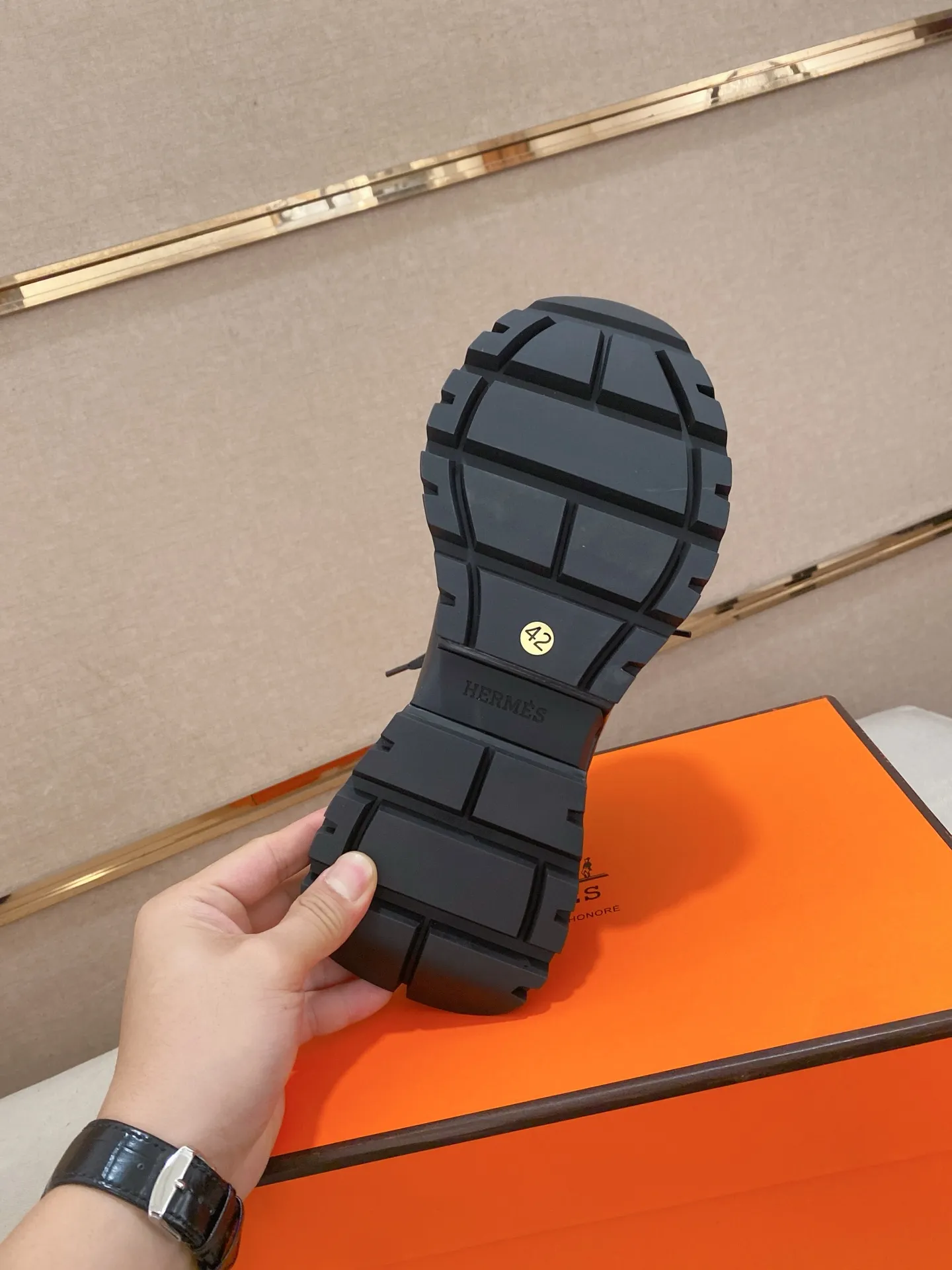Men's clothing and shoes💰: 600💰《HERMES》【Classic original order·Version】Hermès; top 🔝purchasing agent🔍🔍men's latest 🇺🇸 counter sales simultaneously, imported from Italy original ▲▲cowhide ▲▲ (high-end, nobility, class) ) Exquisite workmanship (Italian 🇮🇹 imported water-dyed 🐂 cowhide lining) sole: original sole provided by the original factory, ⚠️exclusive double-layer activity·TPR·rubber·combined molded outsole; super comfortable·wear-resistant·non-slip·environmental protection The real thing is more beautiful if you take the real thing (high quality, follow the order). You can enter and exit the counter at will * Number of yards: 38-44 (can be customized 45-46, non-returnable)